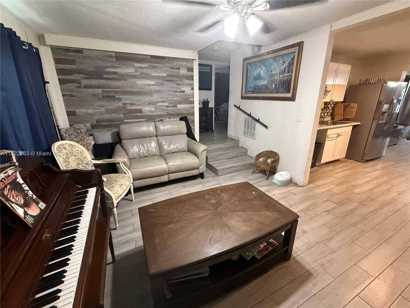 Small Image of 6604 RALEIGH ST, Hollywood Number 3