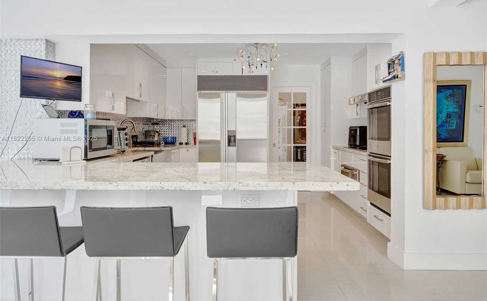Small Image of 11230 SOUTH WEST 69TH CT, Pinecrest Number 2