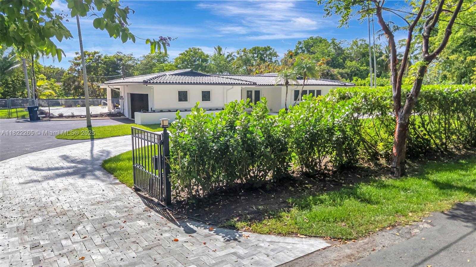 Small Image of 11230 SOUTH WEST 69TH CT, Pinecrest Number 44