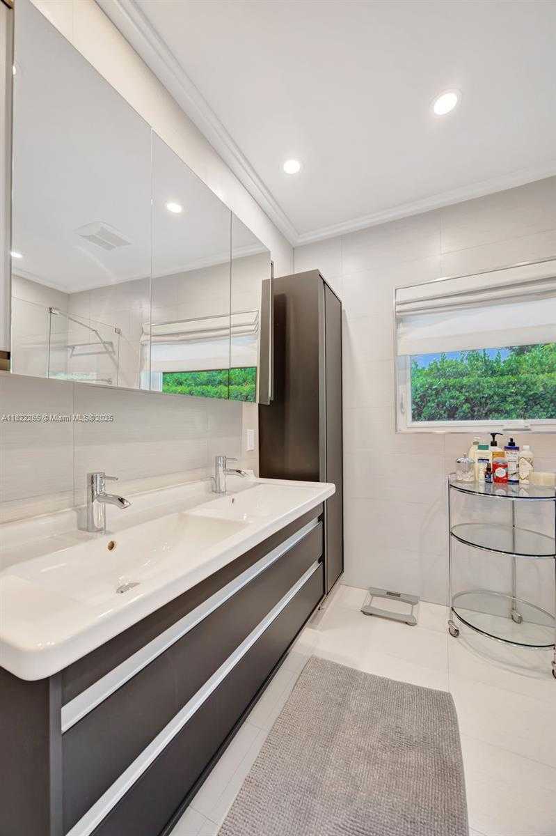 Small Image of 11230 SOUTH WEST 69TH CT, Pinecrest Number 47