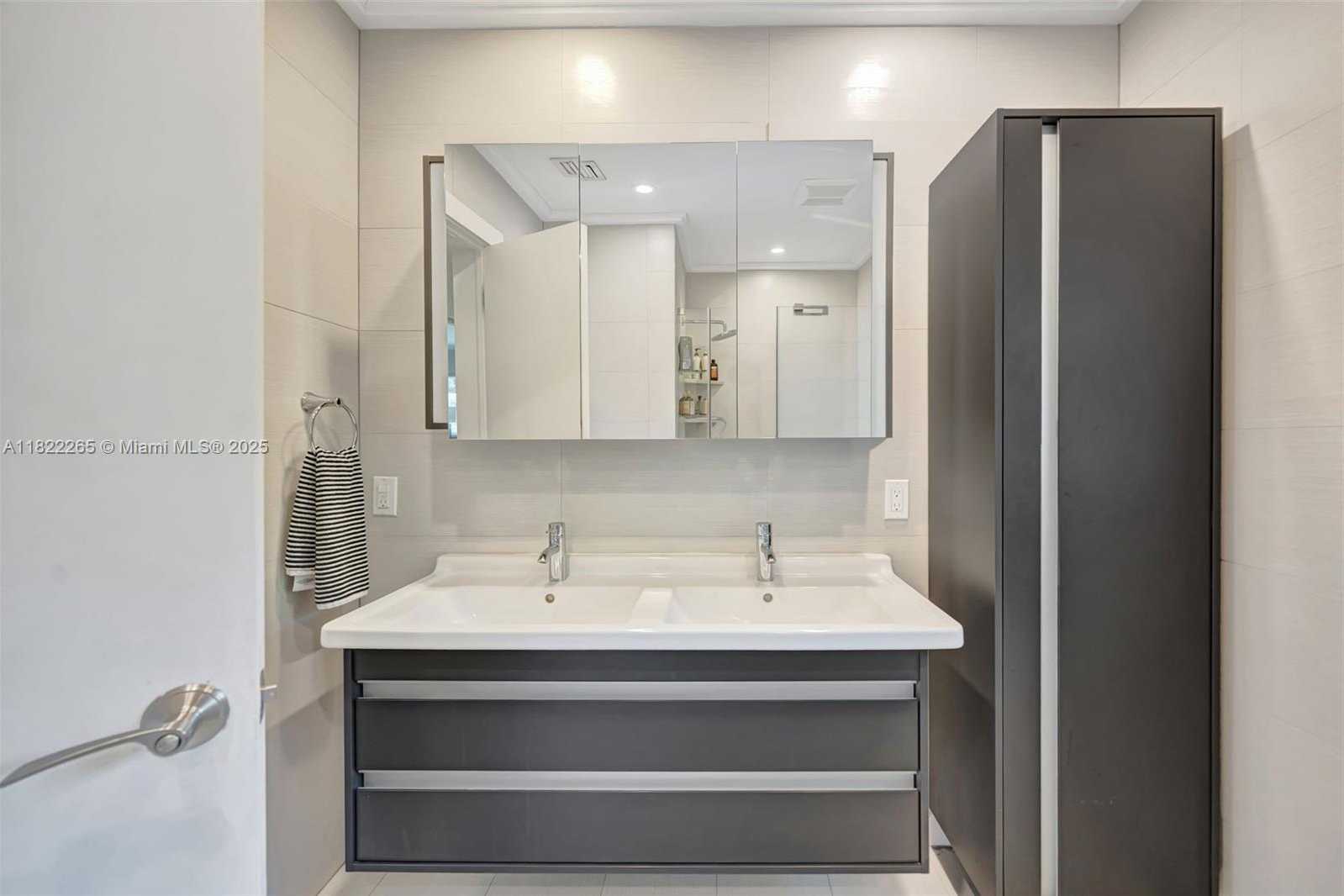 Small Image of 11230 SOUTH WEST 69TH CT, Pinecrest Number 48