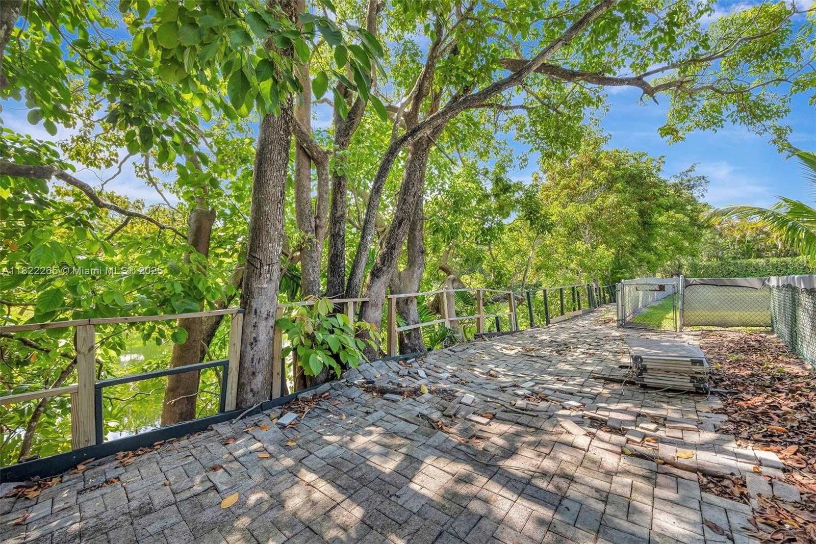 Small Image of 11230 SOUTH WEST 69TH CT, Pinecrest Number 82