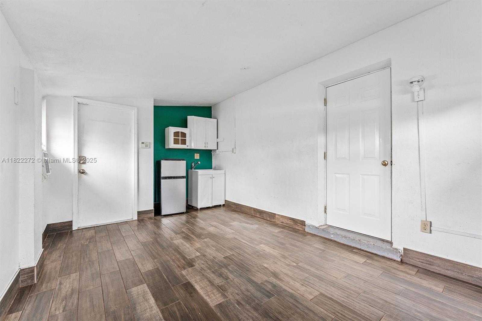 Small Image of 6073 NORTH WEST 27TH ST, Margate Number 17