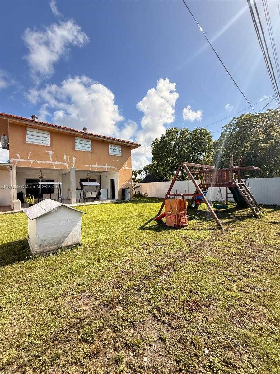 Small Image of 9961 SOUTH WEST 41ST TER, Miami Number 32
