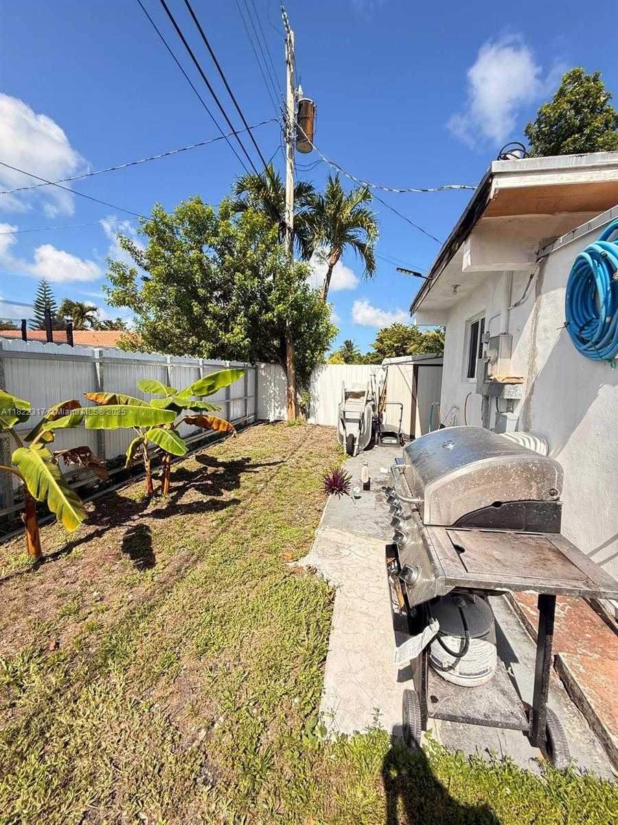 Small Image of 9961 SOUTH WEST 41ST TER, Miami Number 33