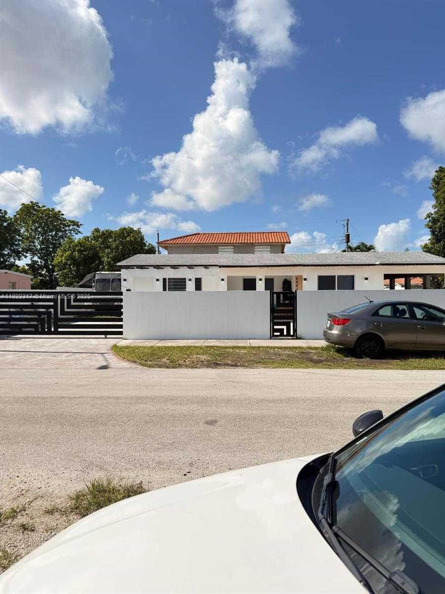 Small Image of 9961 SOUTH WEST 41ST TER, Miami Number 39
