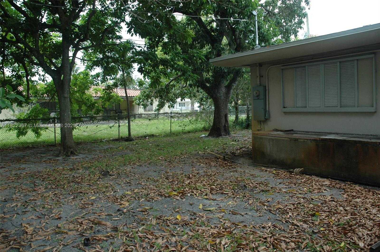 Small Image of 12385 NORTH WEST 4TH AVE, North Miami Number 12