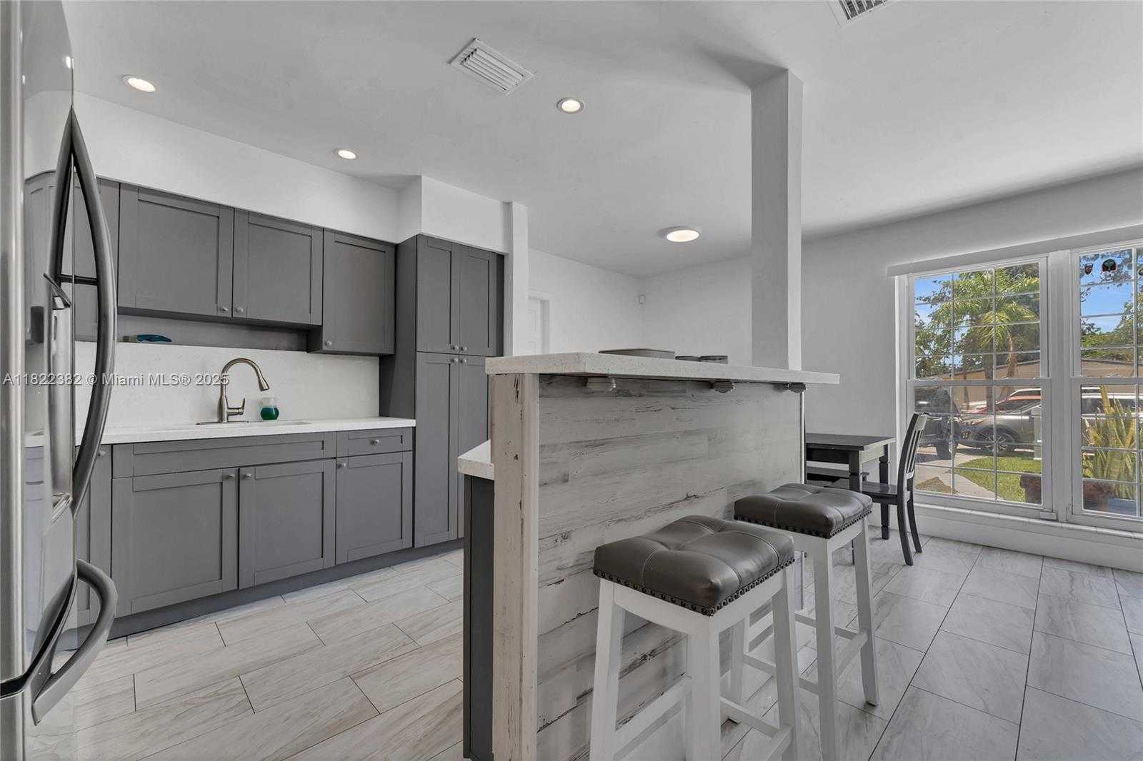 Small Image of 7540 SIMMS ST, Hollywood Number 10