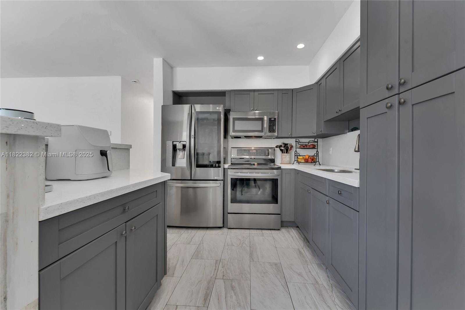 Small Image of 7540 SIMMS ST, Hollywood Number 11