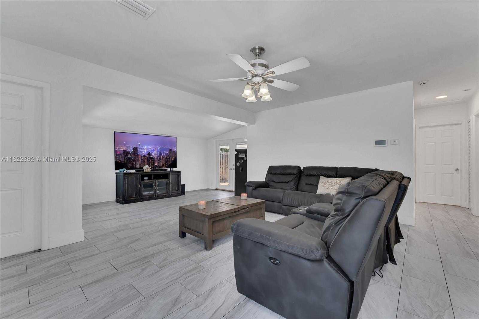 Small Image of 7540 SIMMS ST, Hollywood Number 4