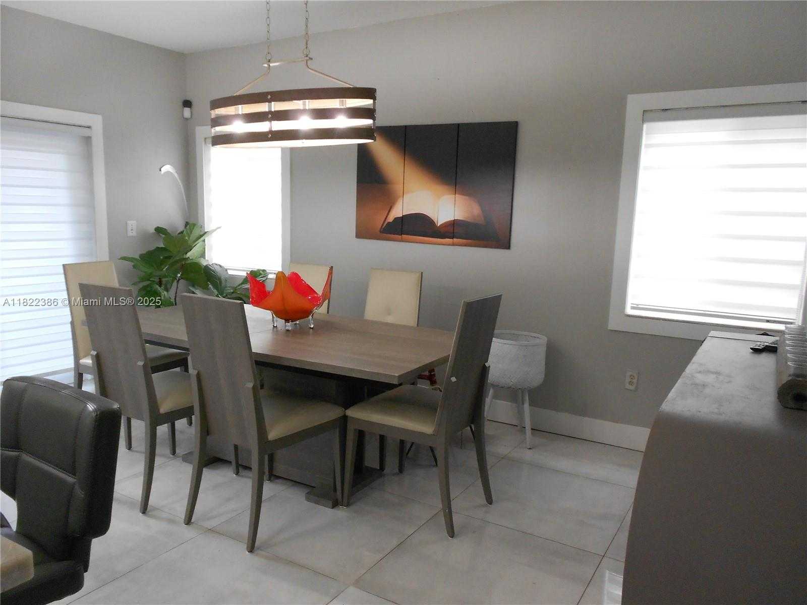 Small Image of 12940 SOUTH WEST 142ND TER, Miami Number 10