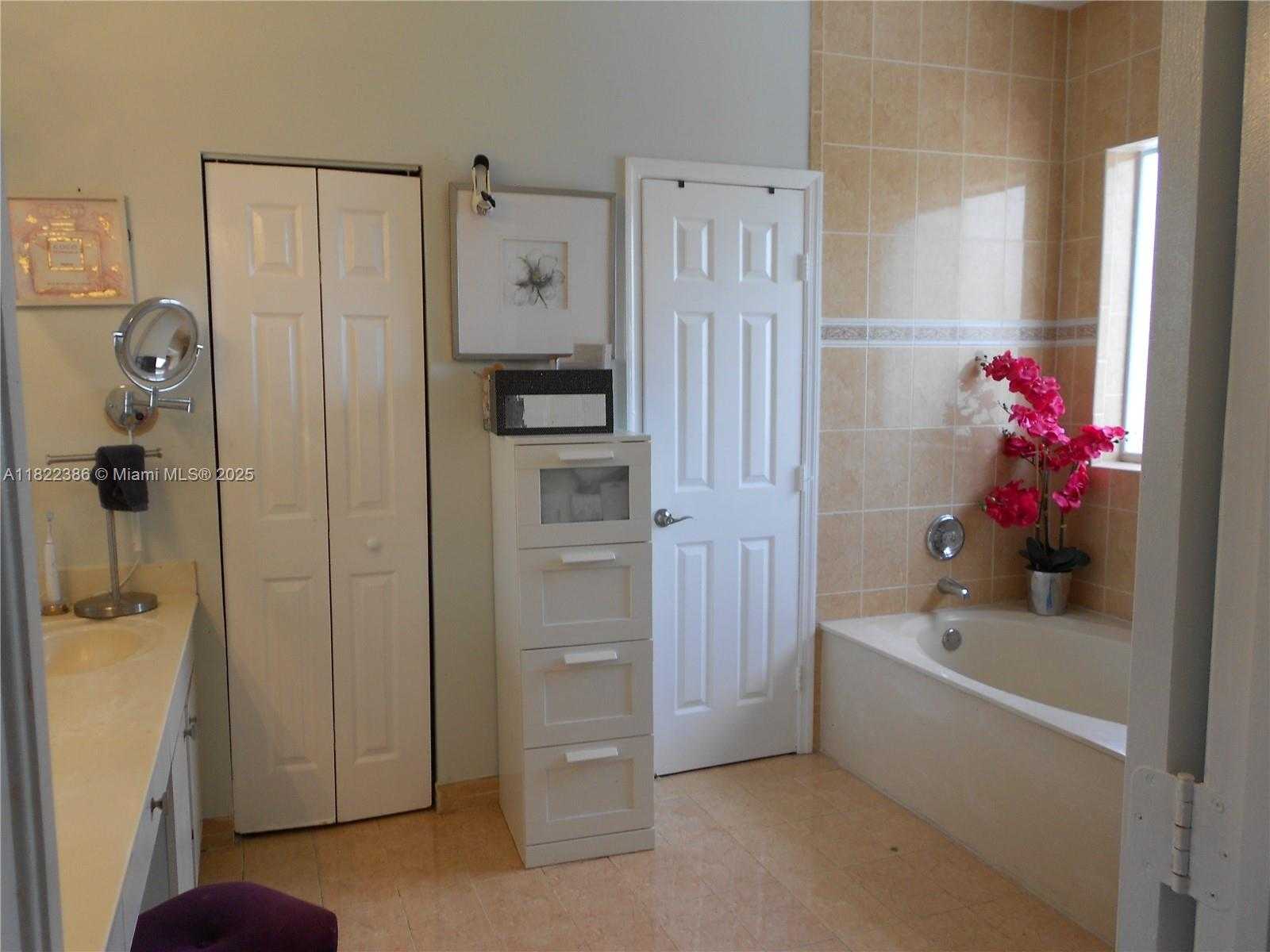 Small Image of 12940 SOUTH WEST 142ND TER, Miami Number 15