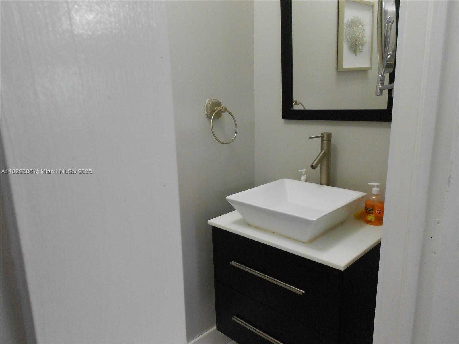 Small Image of 12940 SOUTH WEST 142ND TER, Miami Number 19