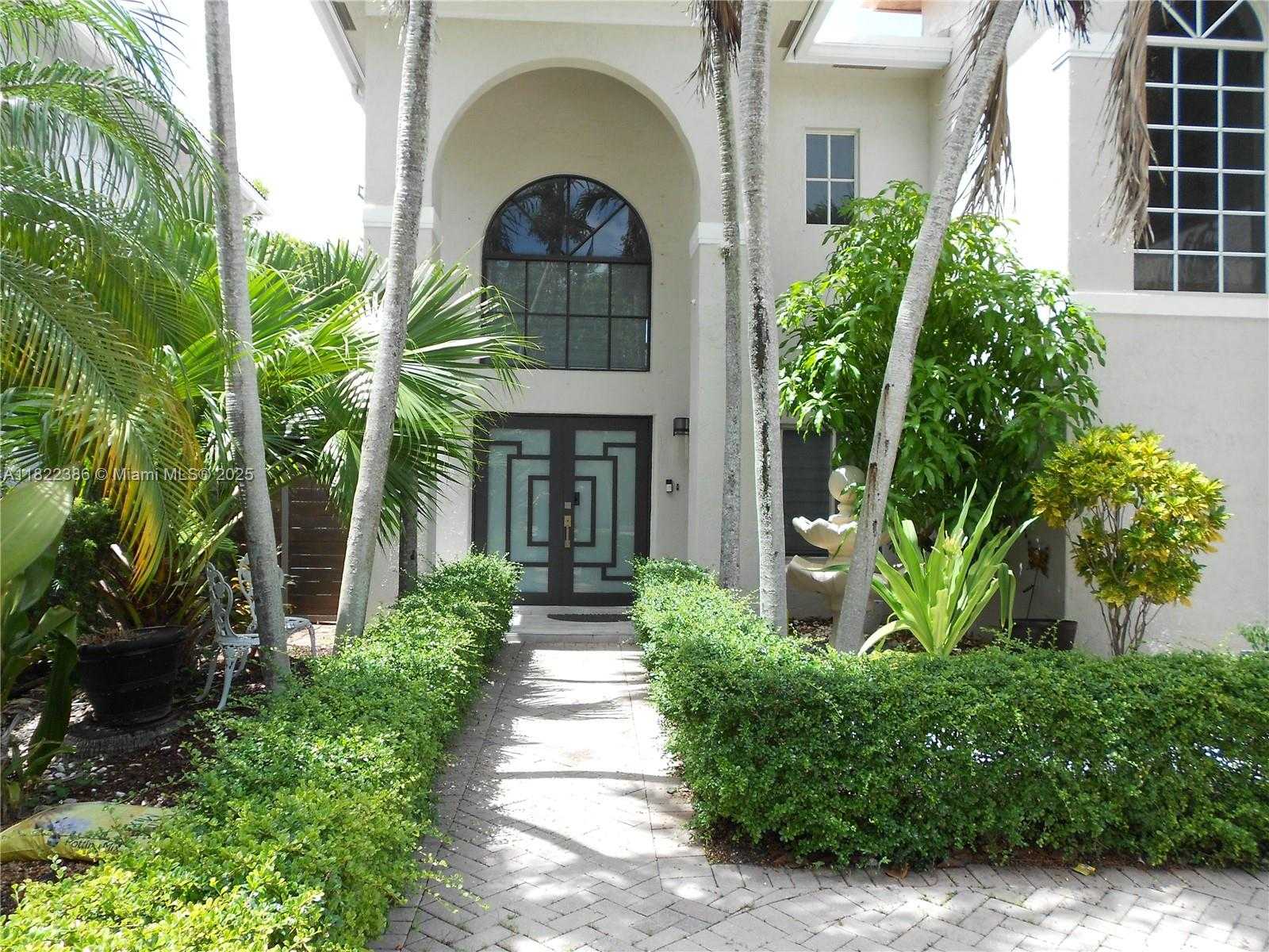 Small Image of 12940 SOUTH WEST 142ND TER, Miami Number 2