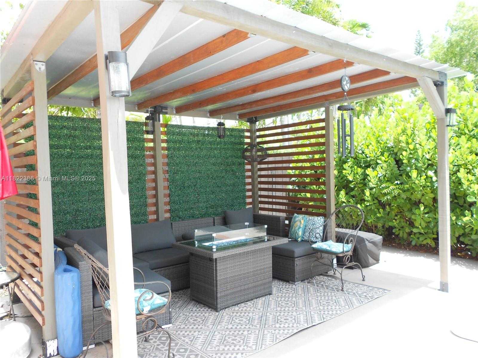 Small Image of 12940 SOUTH WEST 142ND TER, Miami Number 21