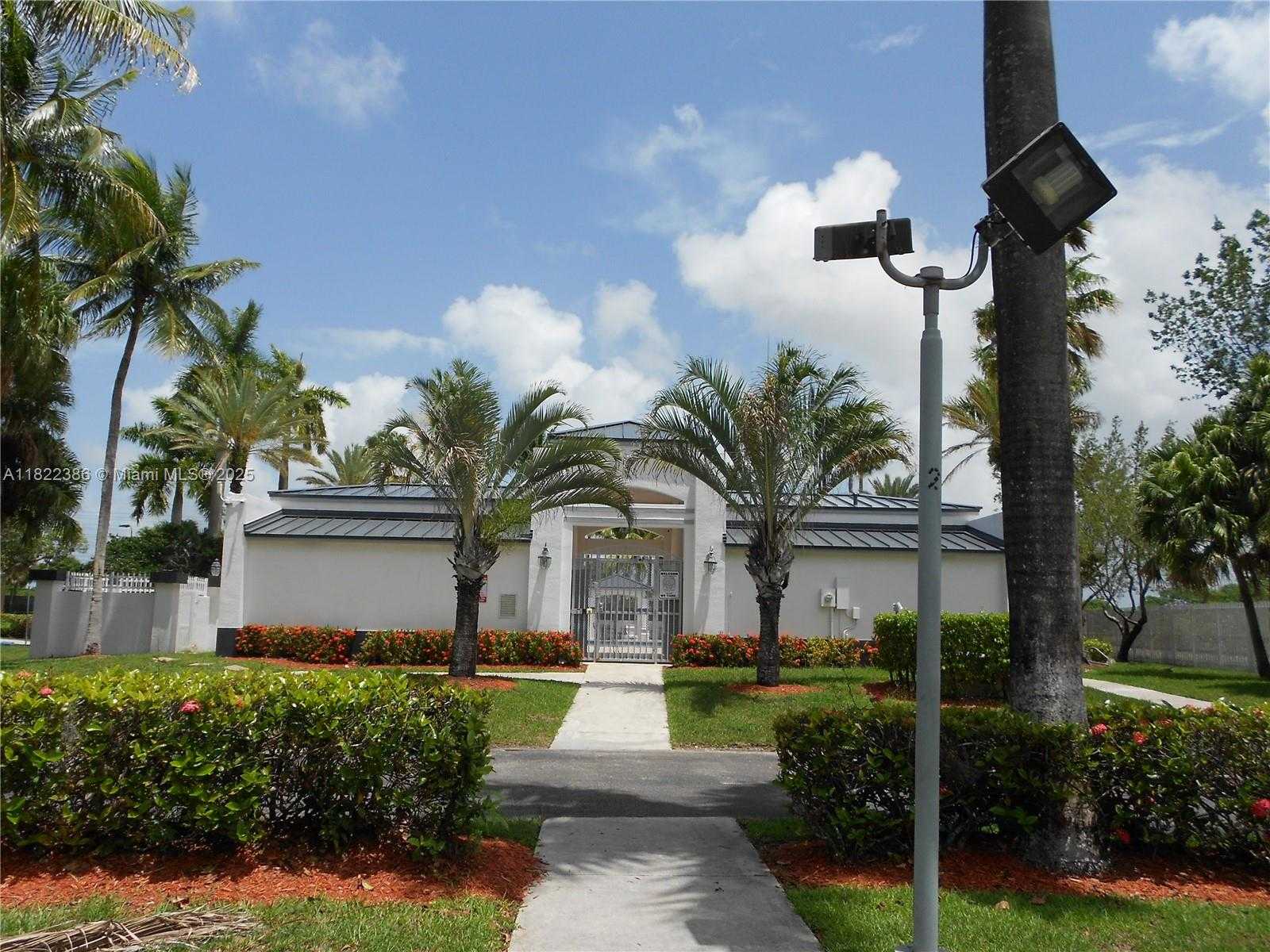 Small Image of 12940 SOUTH WEST 142ND TER, Miami Number 27