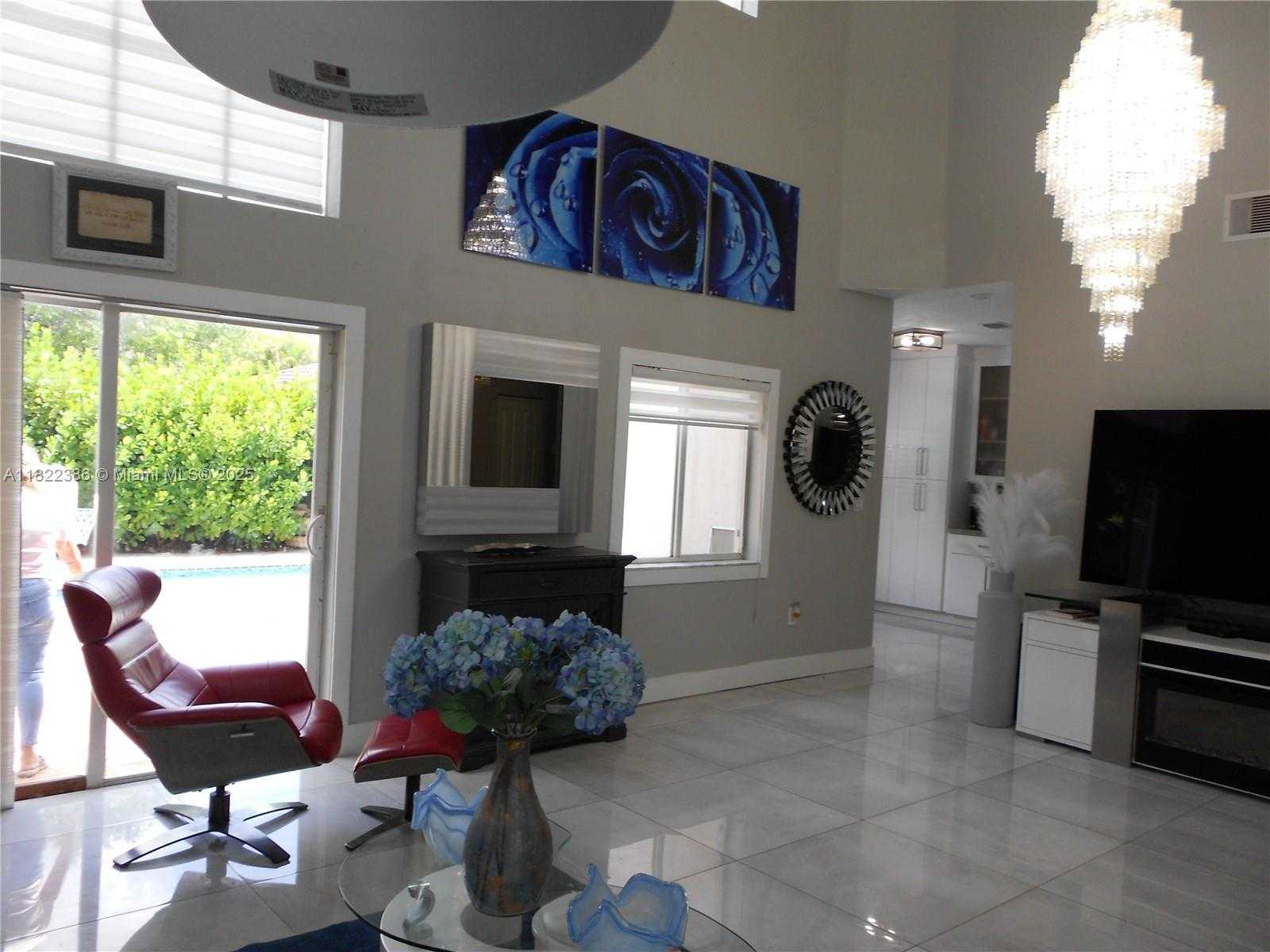 Small Image of 12940 SOUTH WEST 142ND TER, Miami Number 4