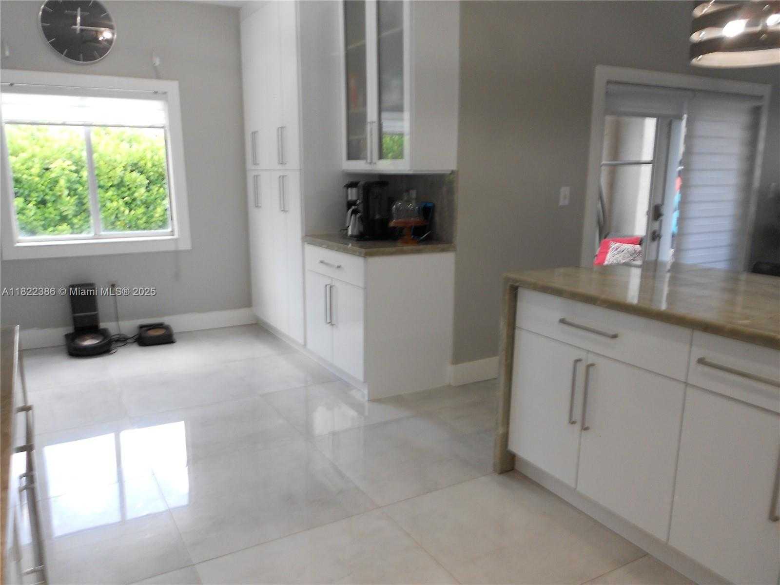 Small Image of 12940 SOUTH WEST 142ND TER, Miami Number 8