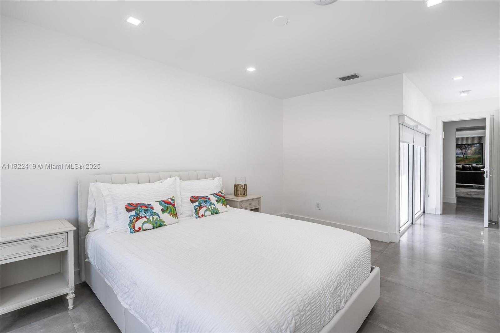 Small Image of 1331 97TH ST, Bay Harbor Islands Number 22