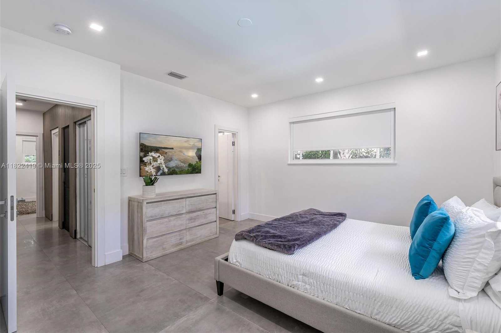 Small Image of 1331 97TH ST, Bay Harbor Islands Number 25