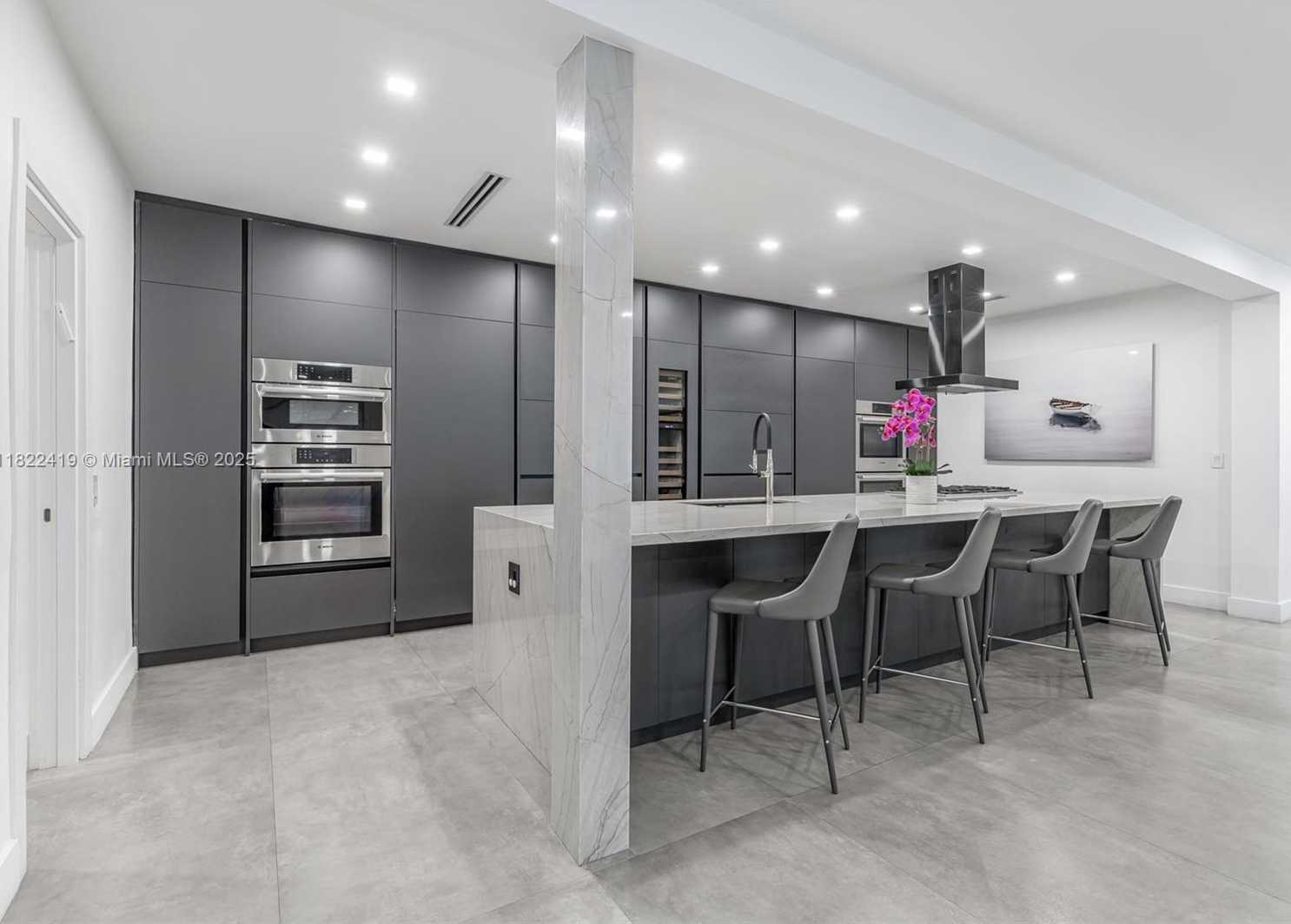 Small Image of 1331 97TH ST, Bay Harbor Islands Number 3
