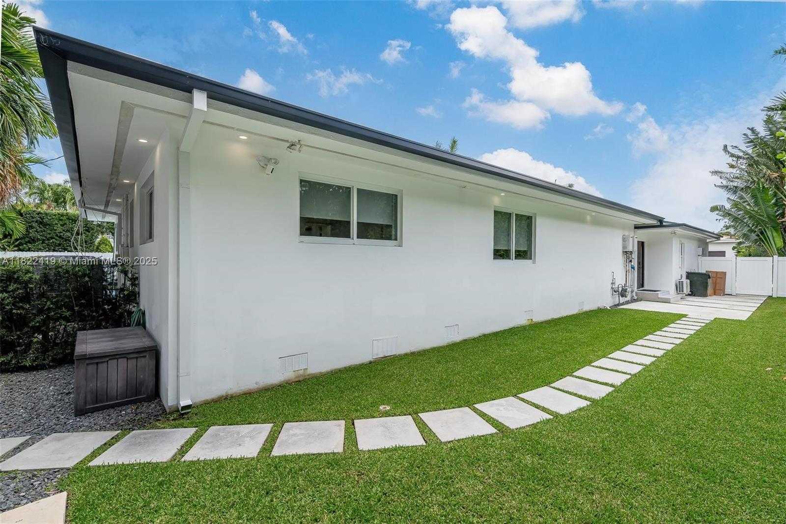 Small Image of 1331 97TH ST, Bay Harbor Islands Number 35