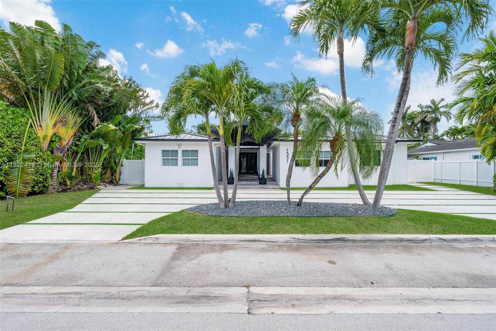 Small Image of 1331 97TH ST, Bay Harbor Islands Number 36