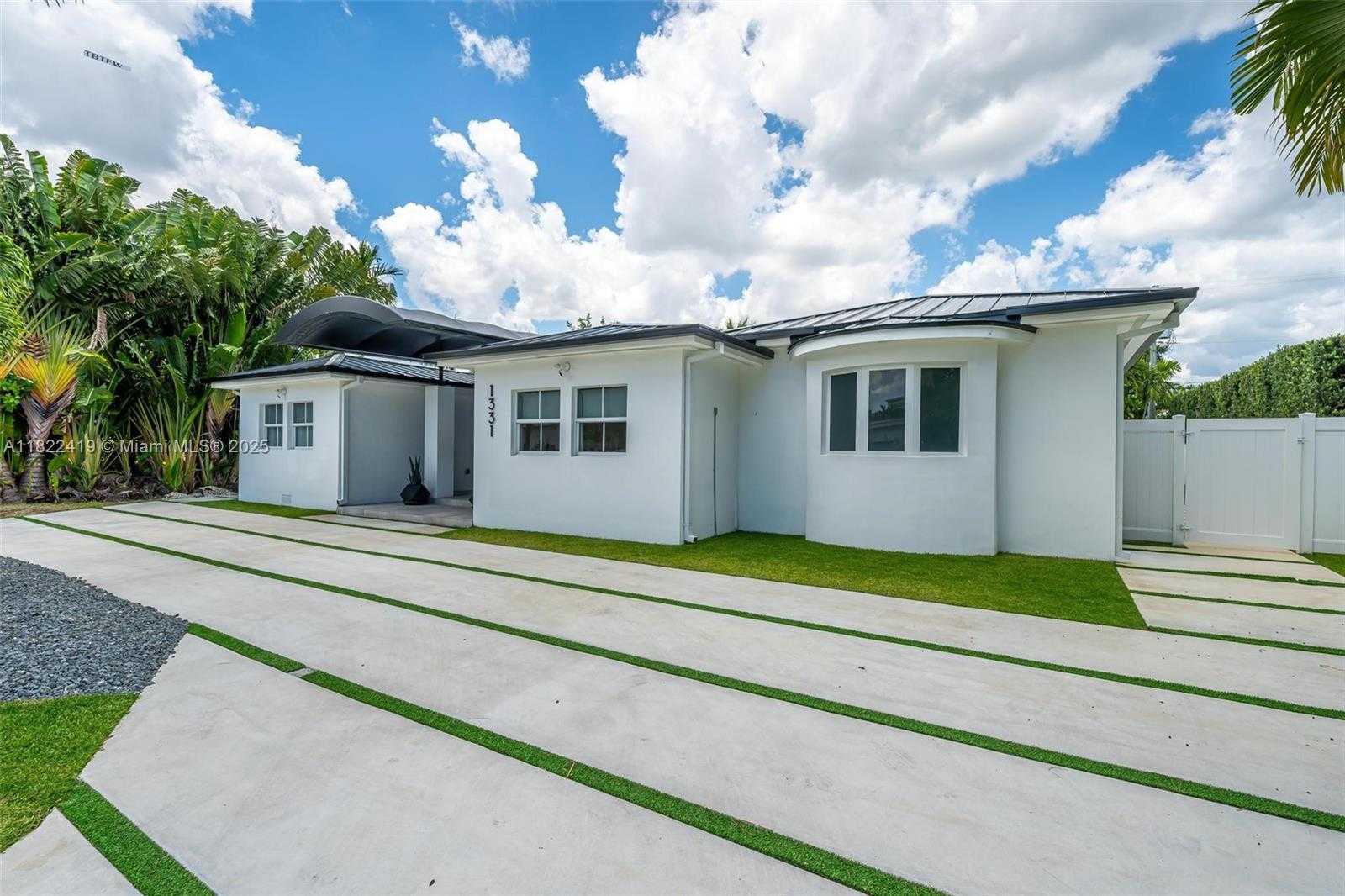 Small Image of 1331 97TH ST, Bay Harbor Islands Number 38