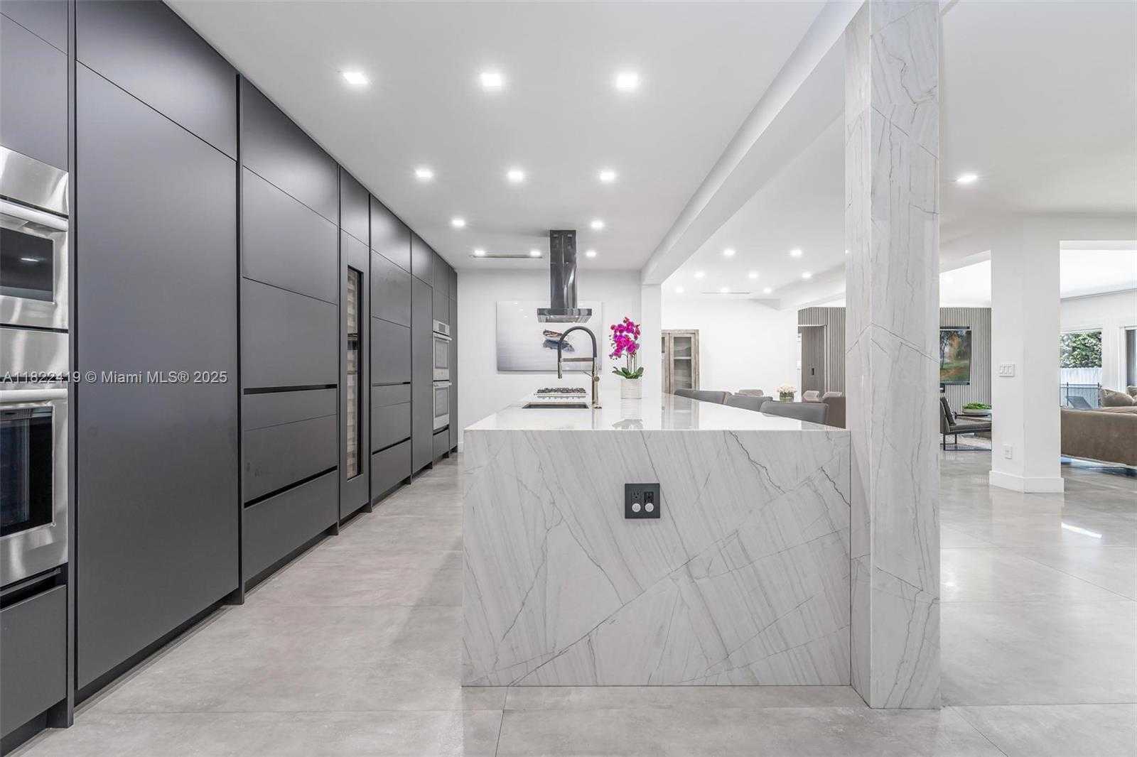 Small Image of 1331 97TH ST, Bay Harbor Islands Number 4