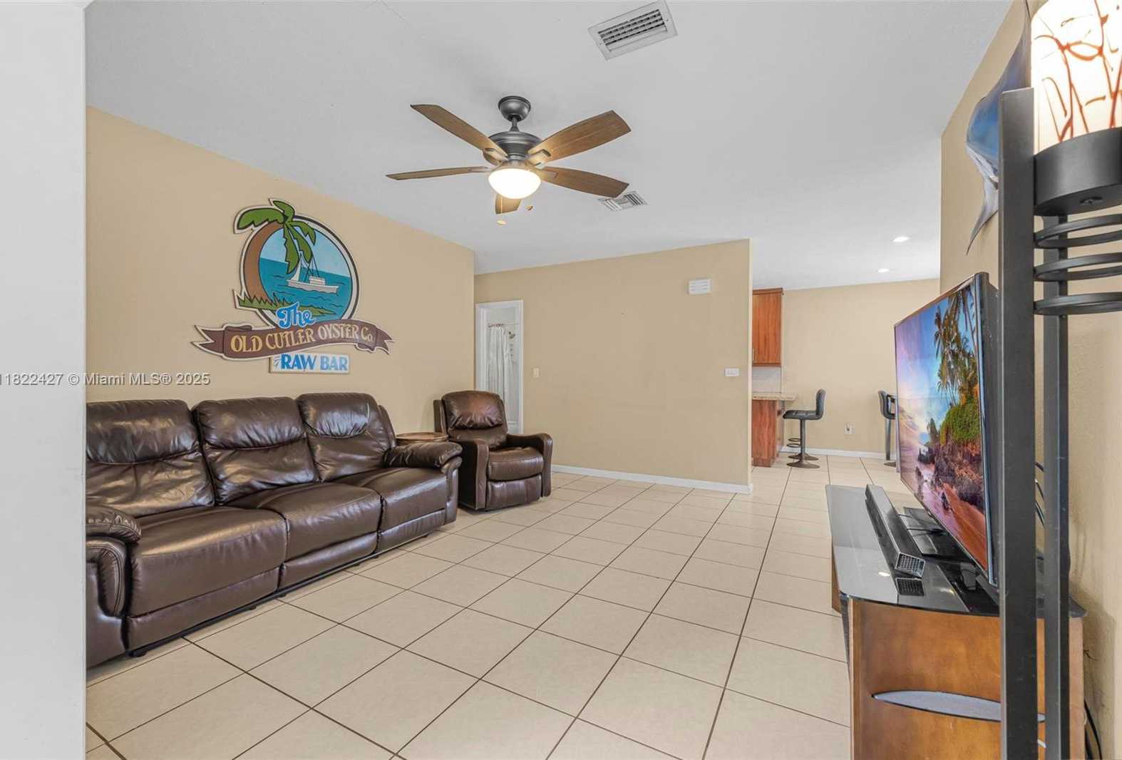 Small Image of 9520 HOLIDAY RD, Cutler Bay Number 10