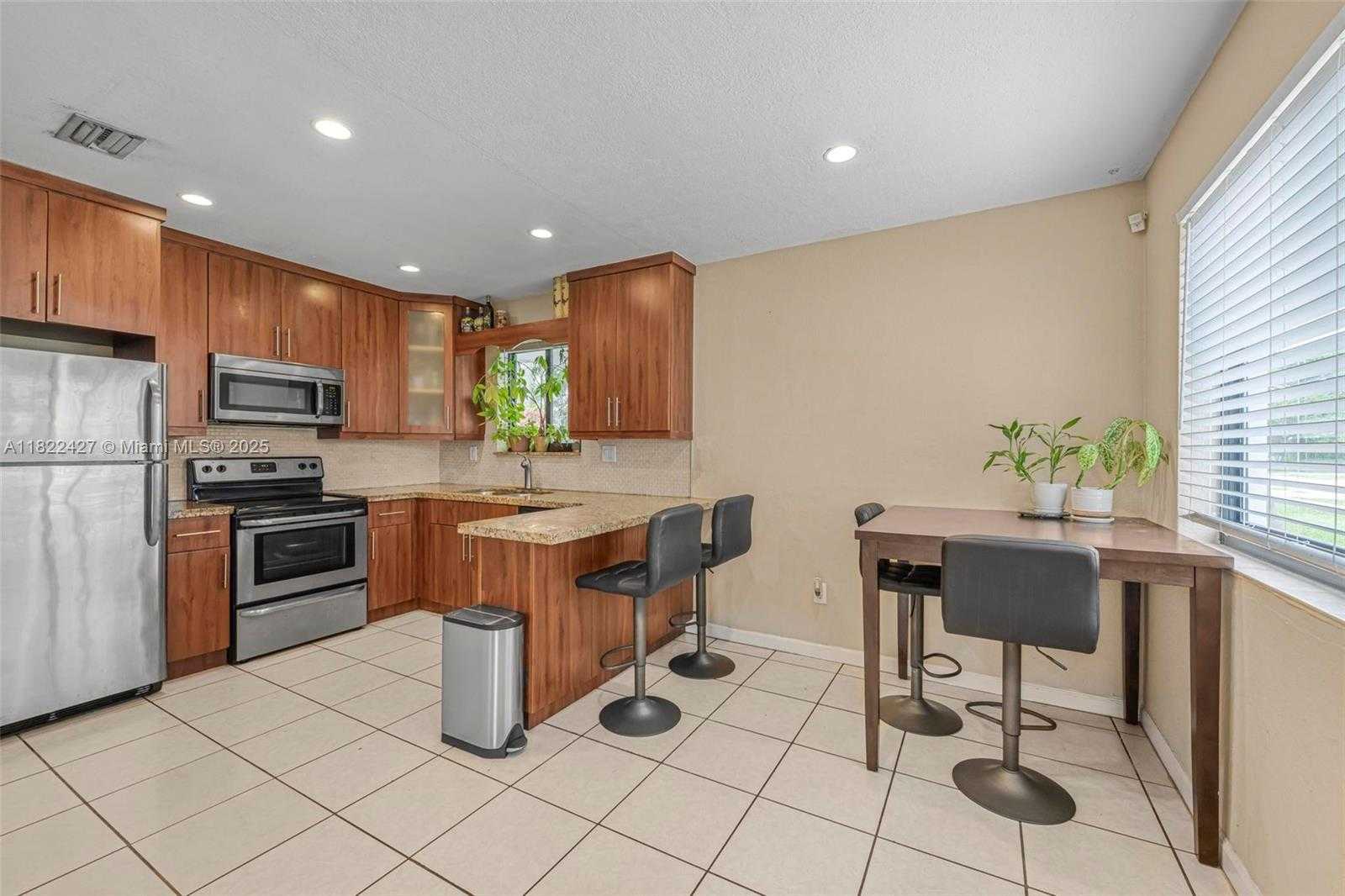 Small Image of 9520 HOLIDAY RD, Cutler Bay Number 12