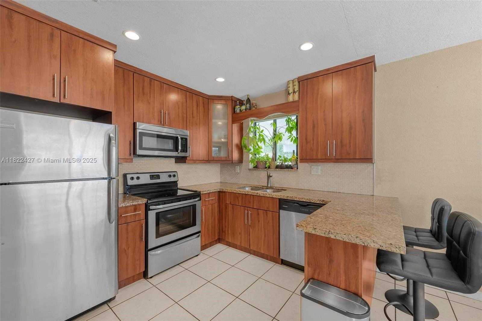 Small Image of 9520 HOLIDAY RD, Cutler Bay Number 13