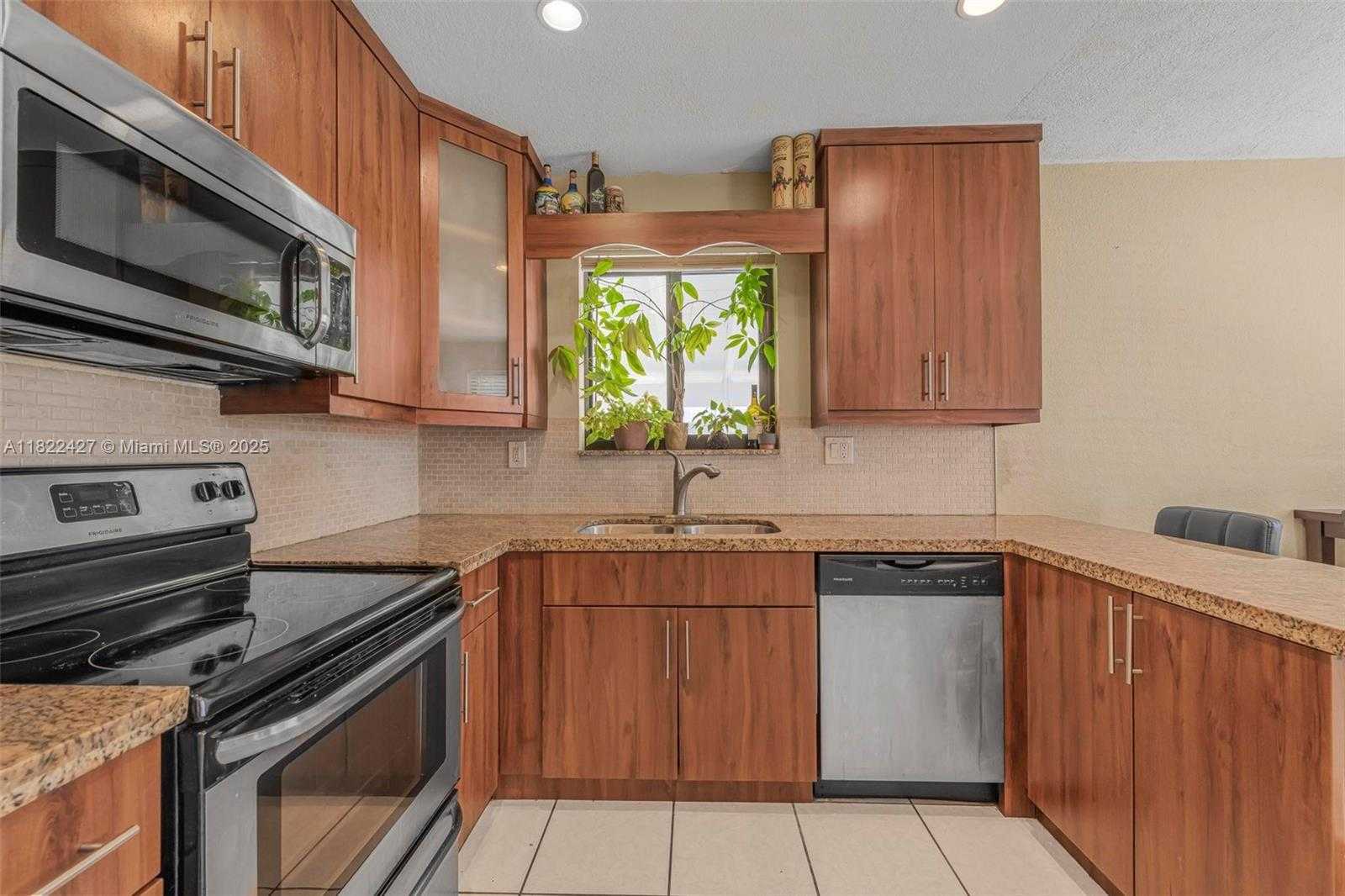 Small Image of 9520 HOLIDAY RD, Cutler Bay Number 14