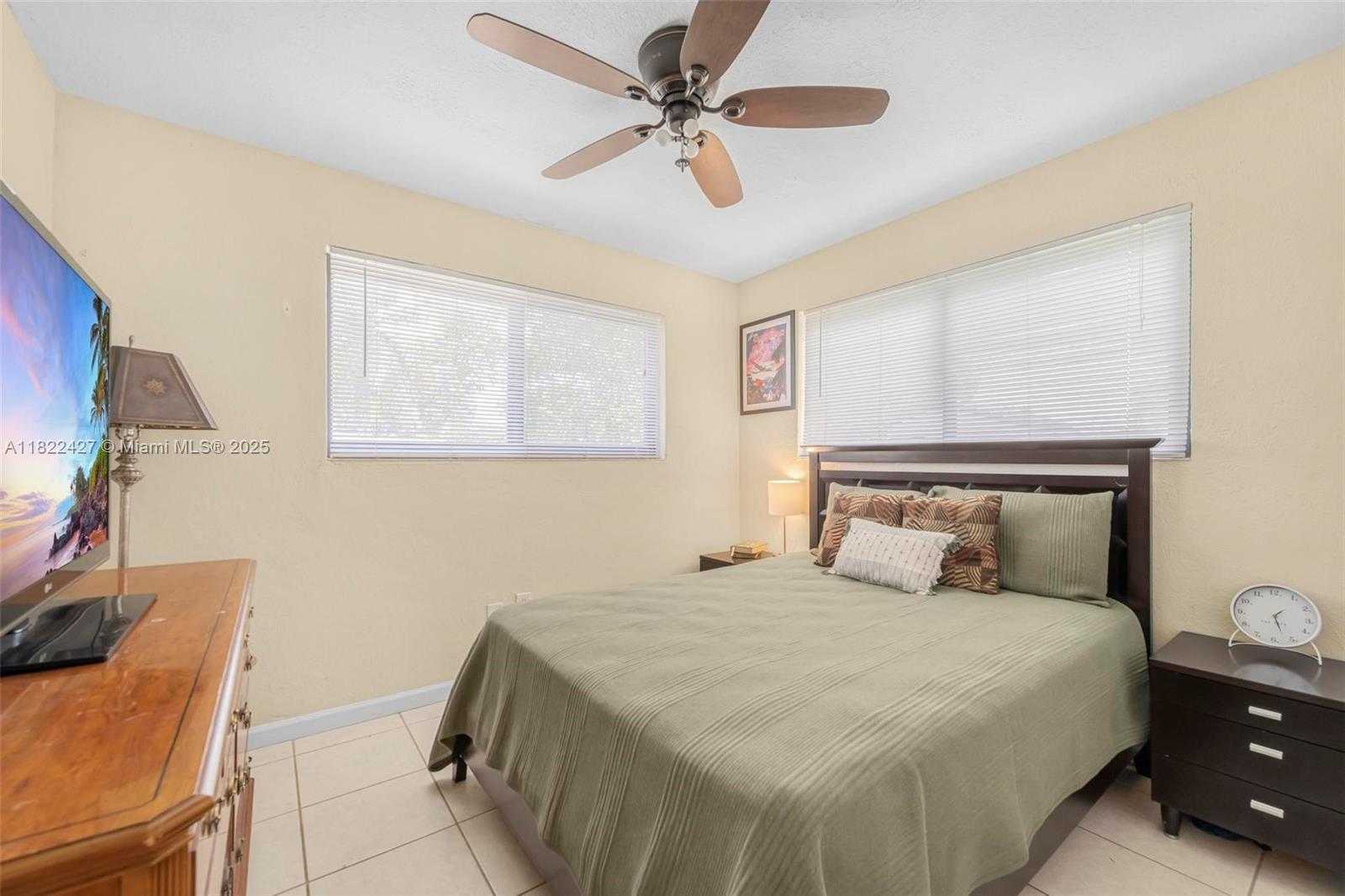 Small Image of 9520 HOLIDAY RD, Cutler Bay Number 17