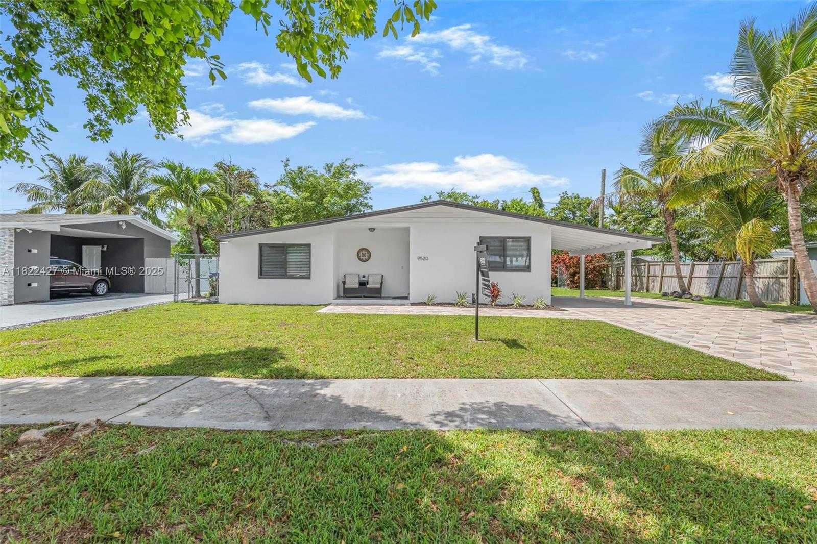 Small Image of 9520 HOLIDAY RD, Cutler Bay Number 2