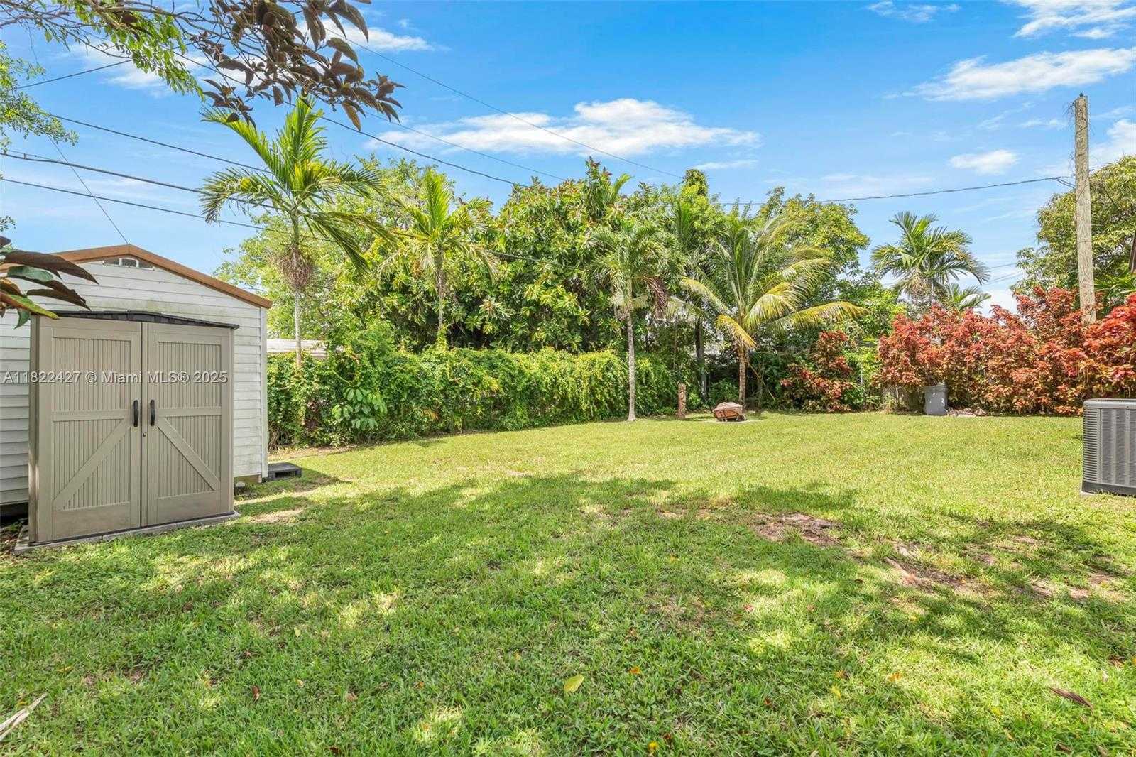 Small Image of 9520 HOLIDAY RD, Cutler Bay Number 23