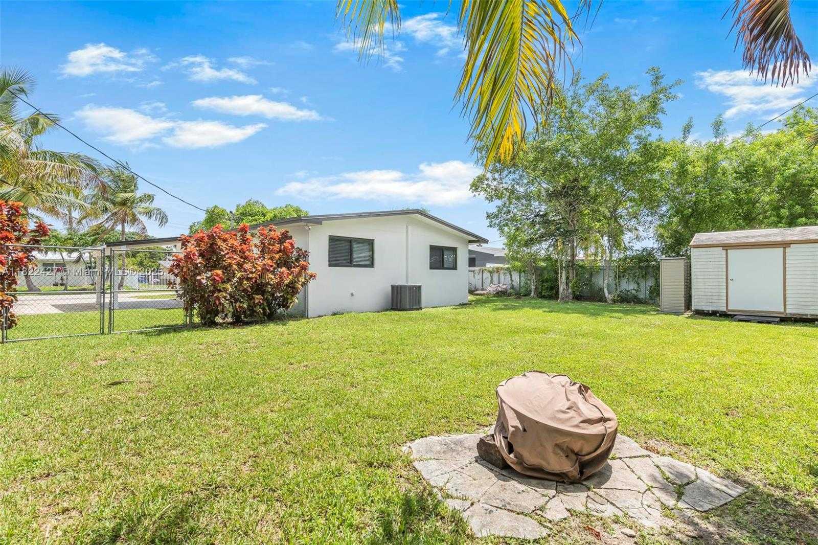 Small Image of 9520 HOLIDAY RD, Cutler Bay Number 24