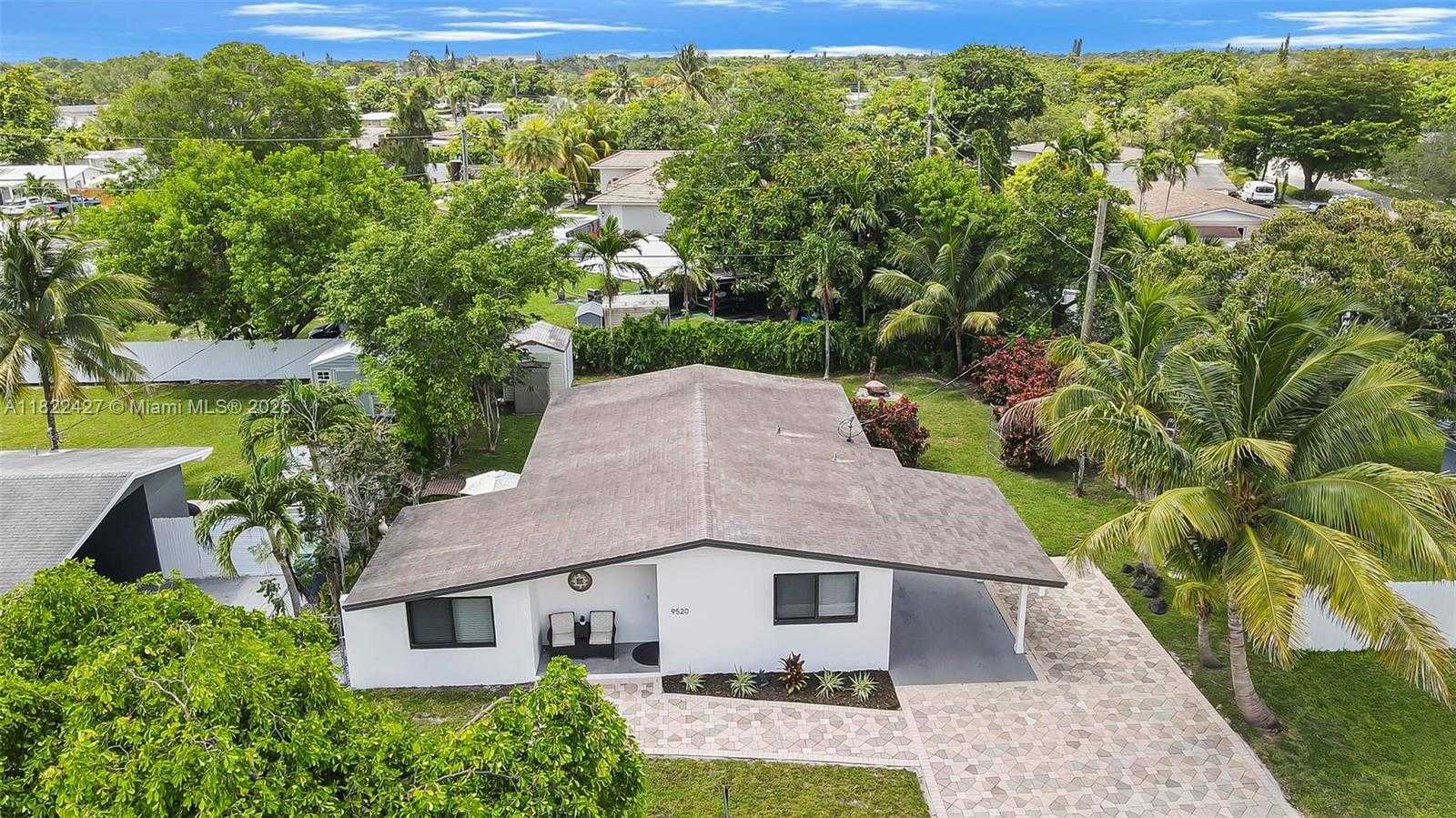 Small Image of 9520 HOLIDAY RD, Cutler Bay Number 27