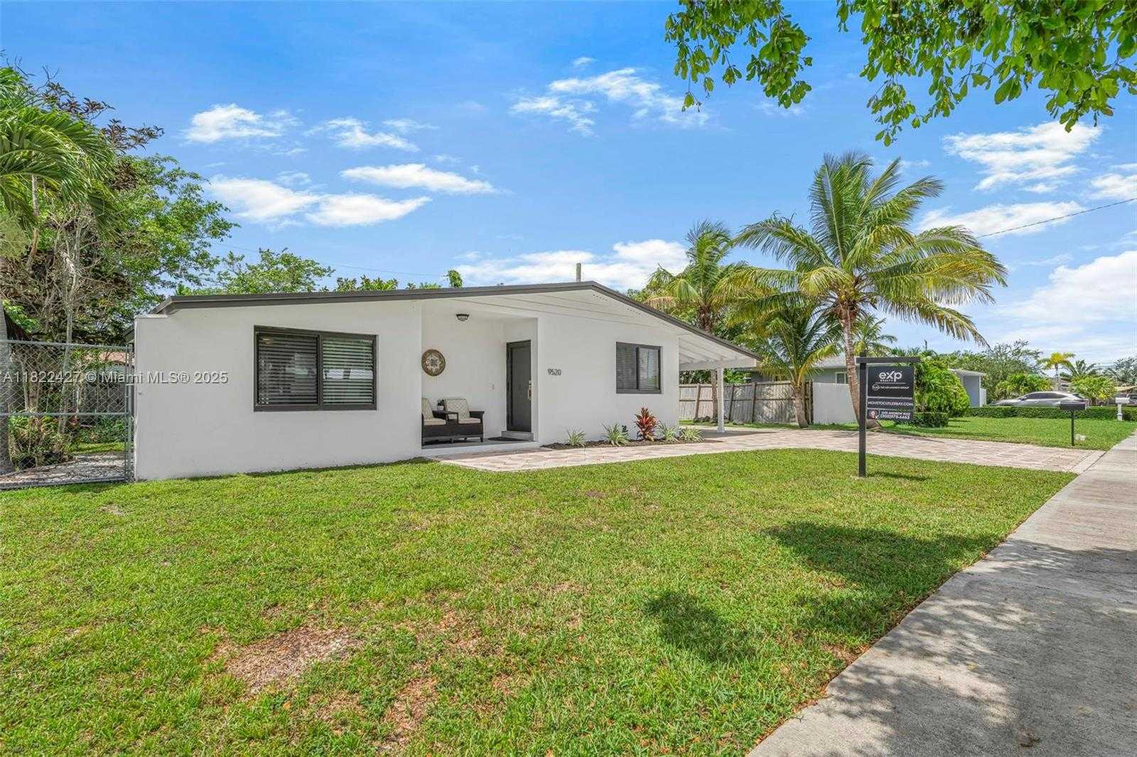 Small Image of 9520 HOLIDAY RD, Cutler Bay Number 3