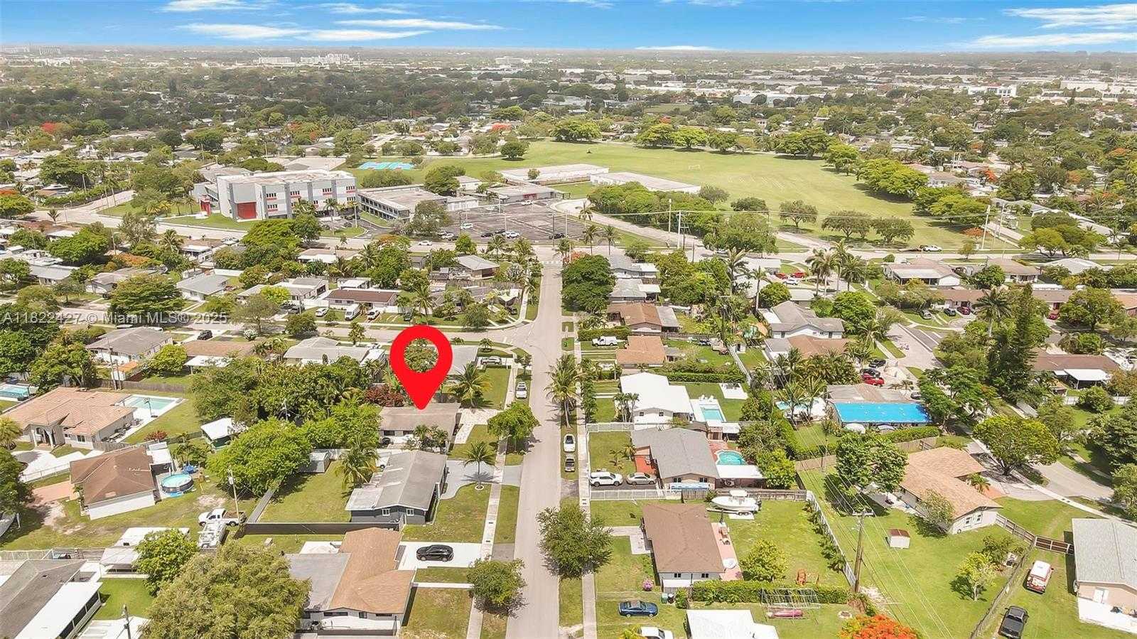 Small Image of 9520 HOLIDAY RD, Cutler Bay Number 32