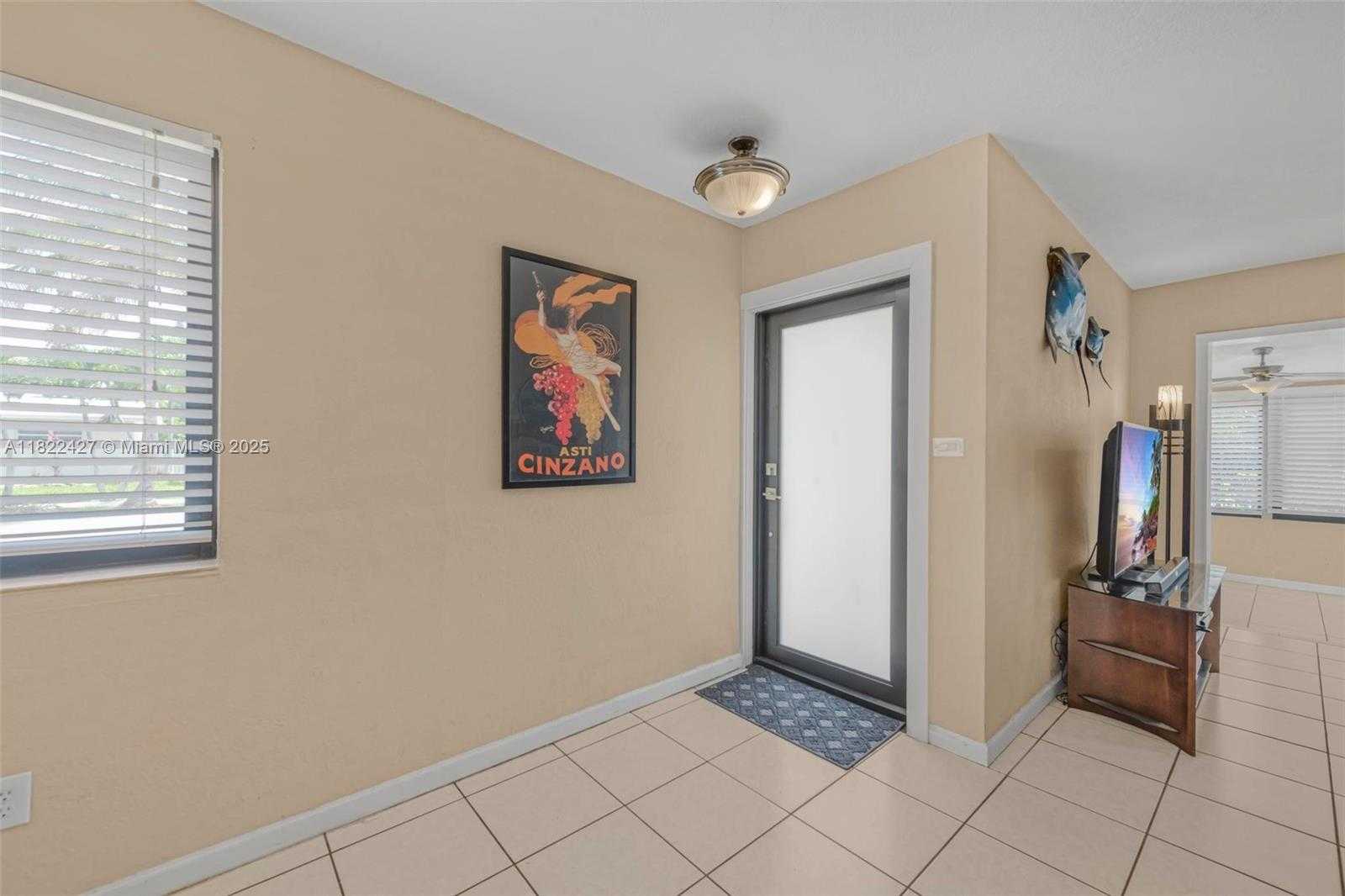 Small Image of 9520 HOLIDAY RD, Cutler Bay Number 6