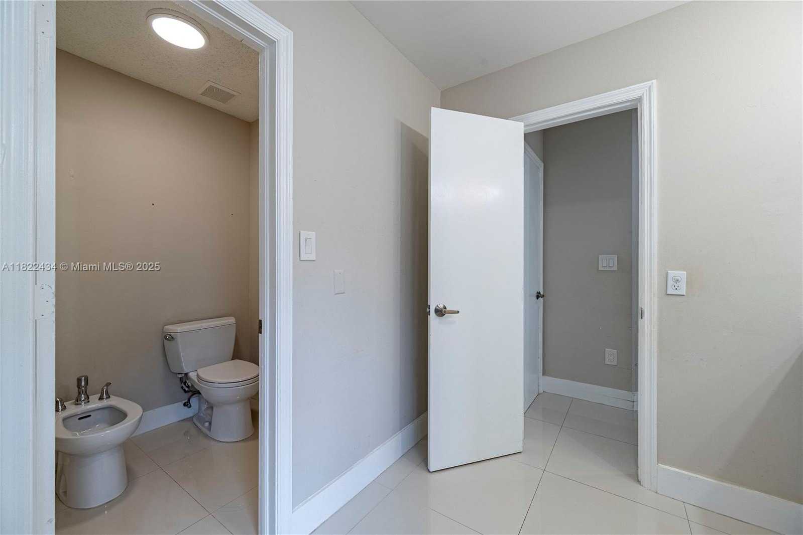 Small Image of 9408 SOUTH WEST 156TH PL, Miami Number 39