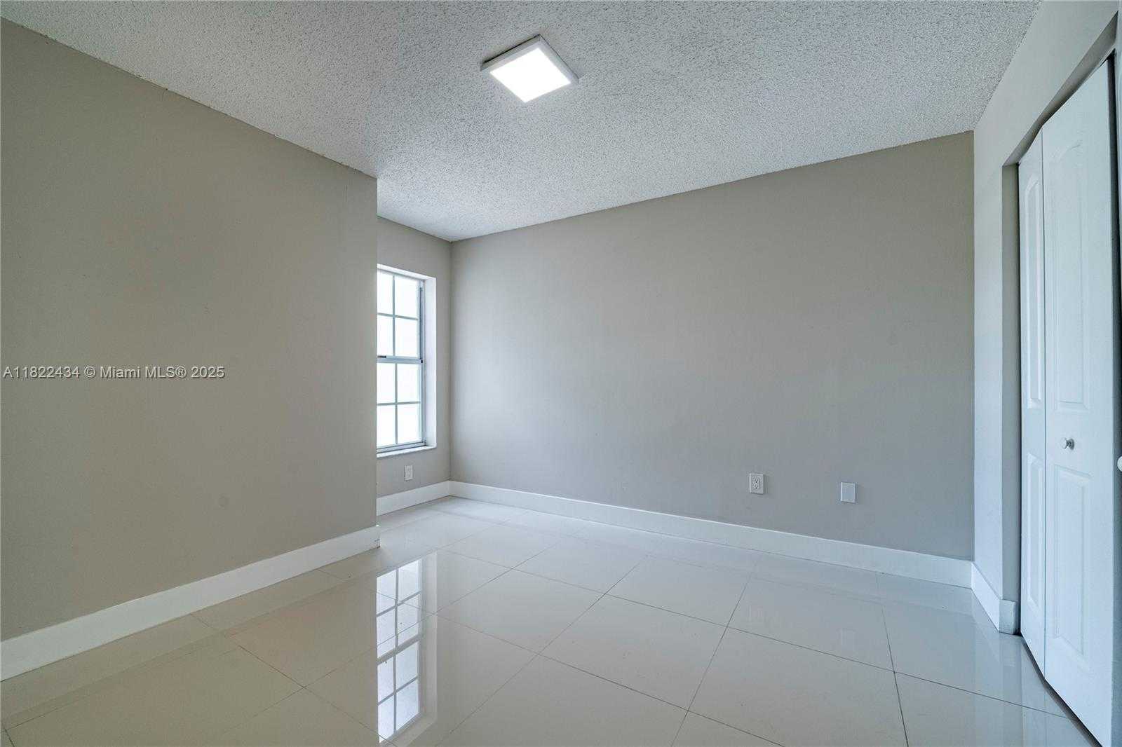 Small Image of 9408 SOUTH WEST 156TH PL, Miami Number 41