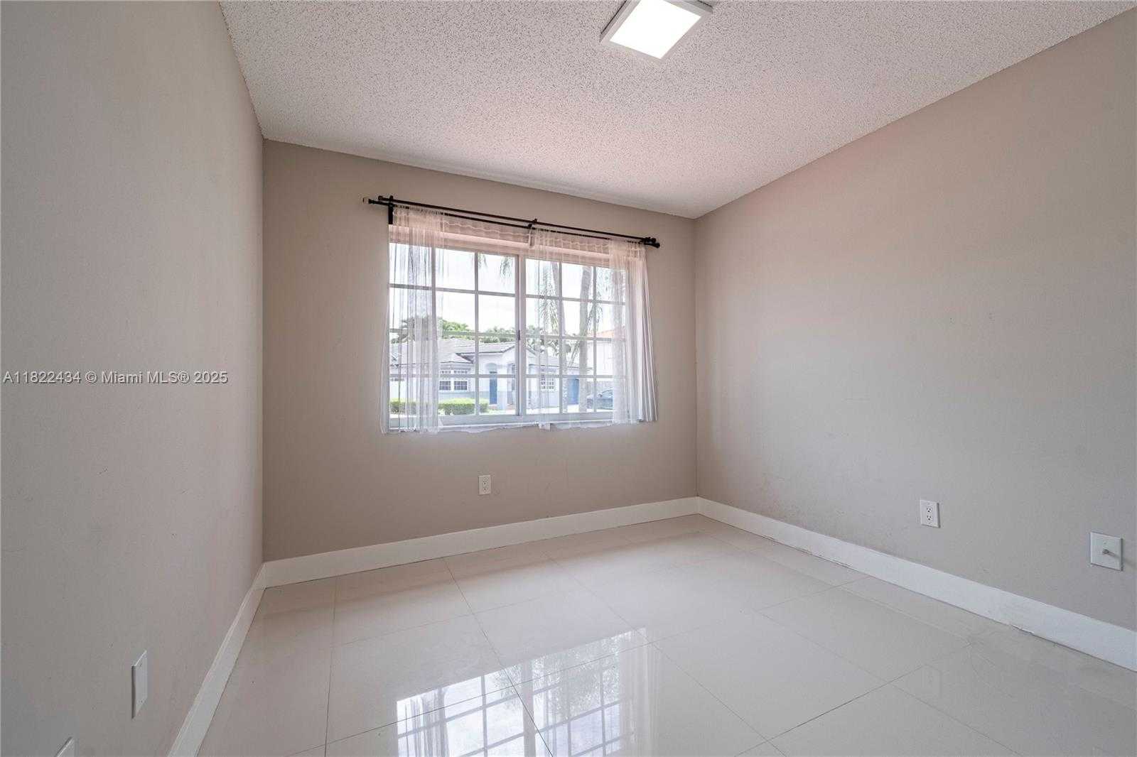 Small Image of 9408 SOUTH WEST 156TH PL, Miami Number 47