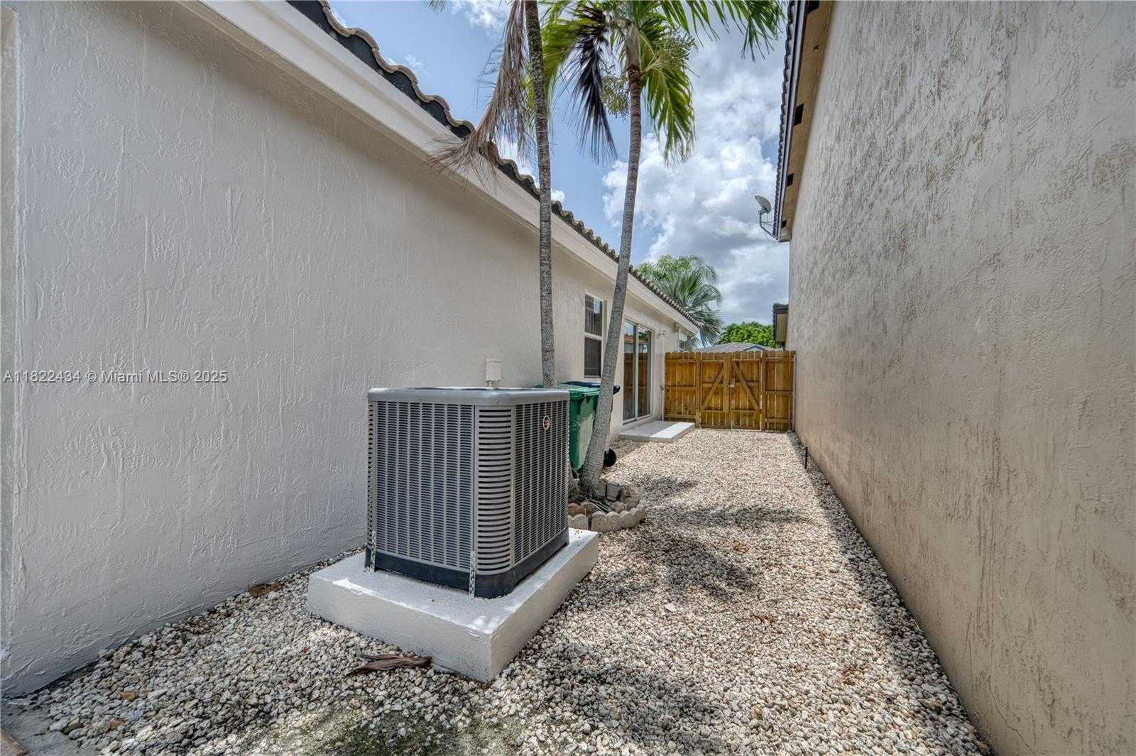 Small Image of 9408 SOUTH WEST 156TH PL, Miami Number 8