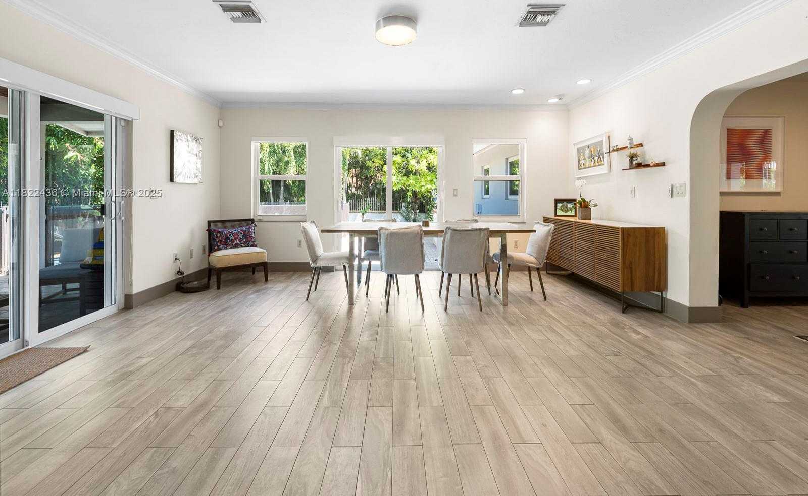 Small Image of 811 TRASCORO AVE, Coral Gables Number 10