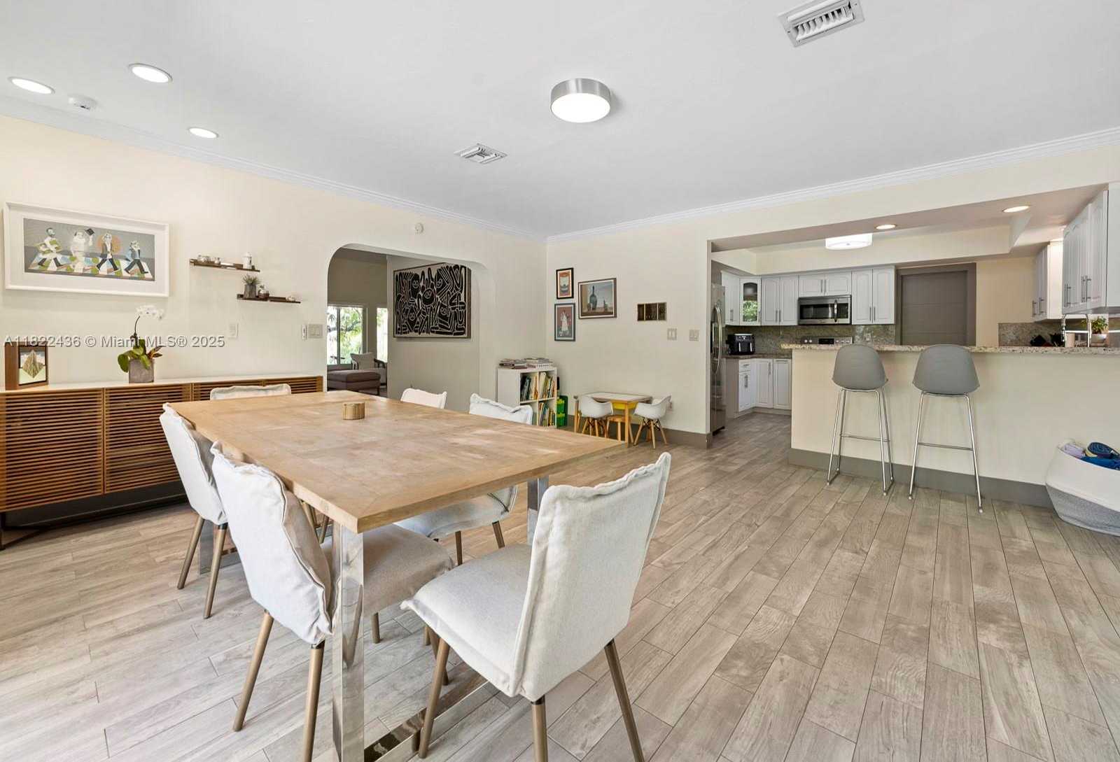Small Image of 811 TRASCORO AVE, Coral Gables Number 11