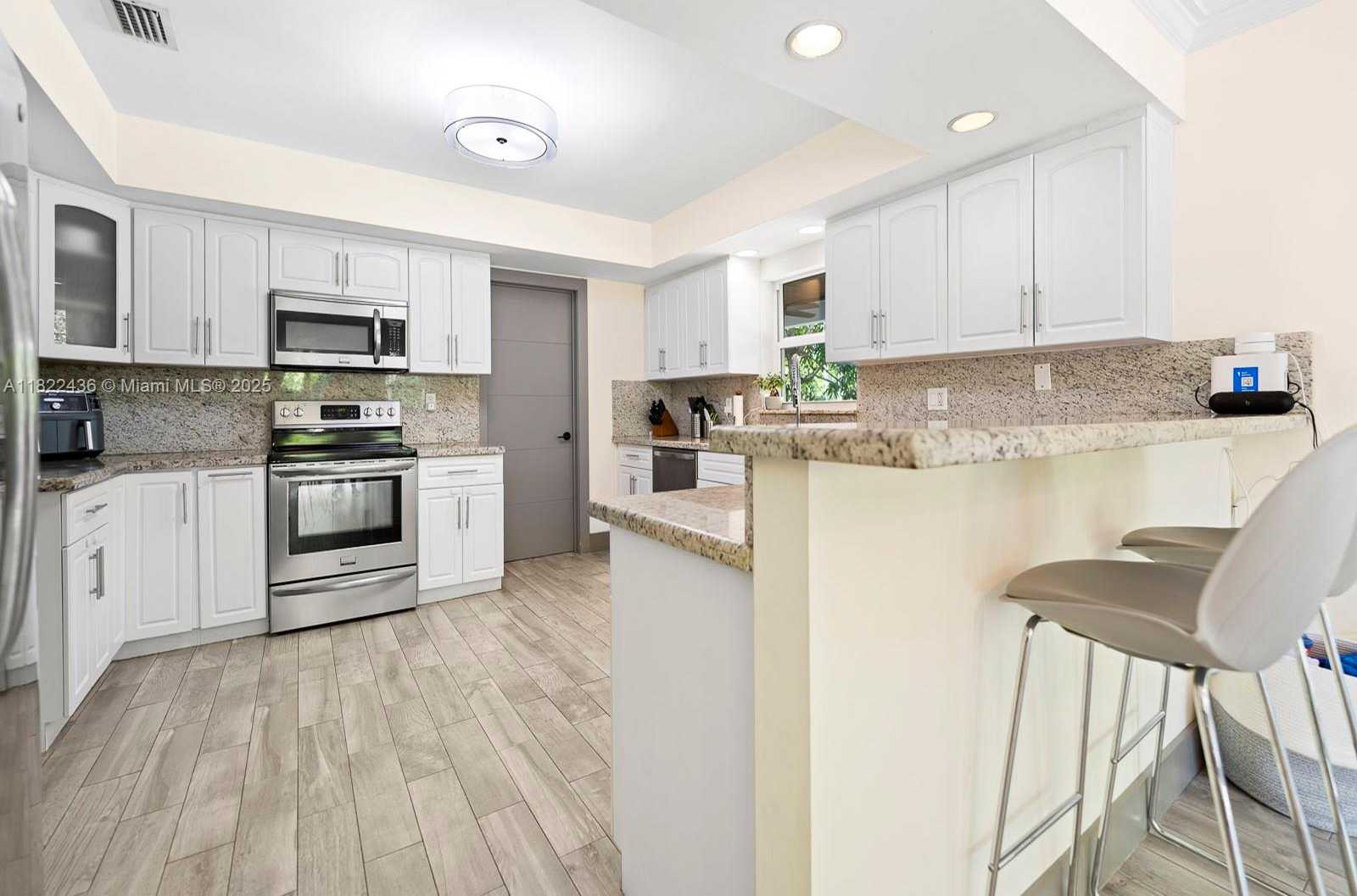 Small Image of 811 TRASCORO AVE, Coral Gables Number 13