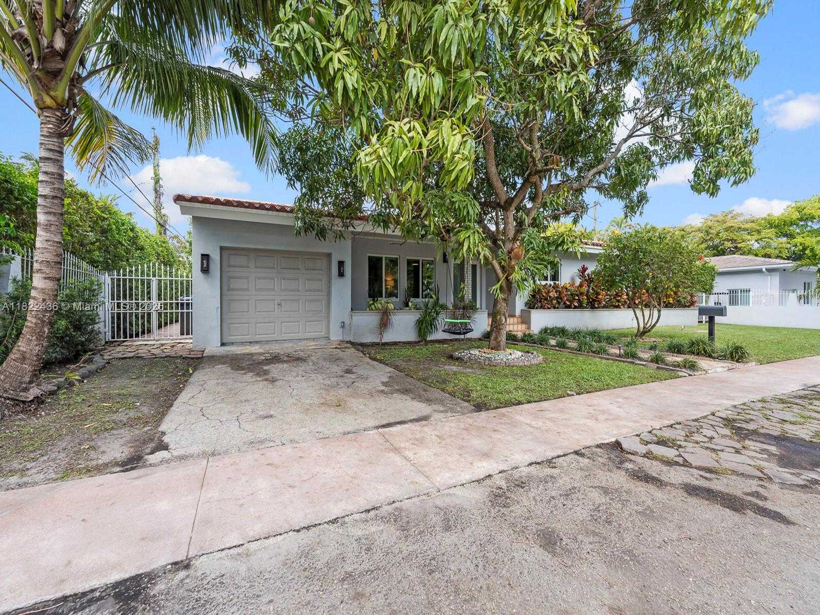 Small Image of 811 TRASCORO AVE, Coral Gables Number 3