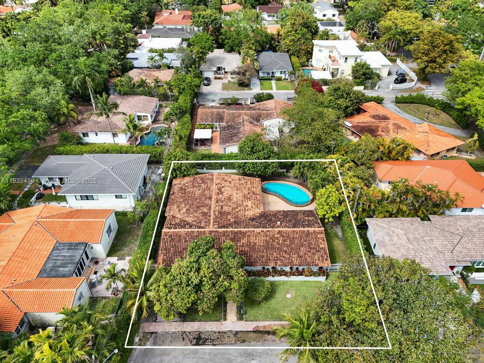 Small Image of 811 TRASCORO AVE, Coral Gables Number 32
